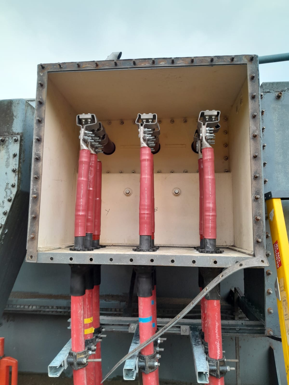 HV and LV maintenance work on industrial electrical infrastructure